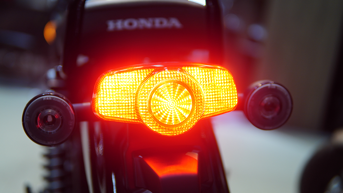 den hậu Honda CB350 First Anniversary 2023